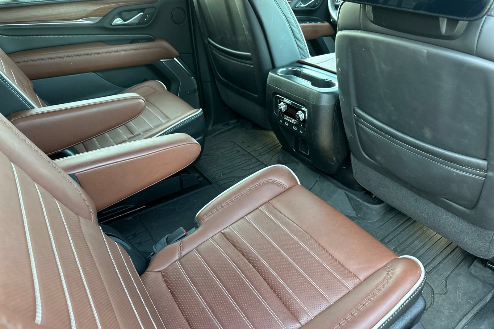 Used 2024 GMC Yukon XL Denali Ultimate AWD/4WD image 19