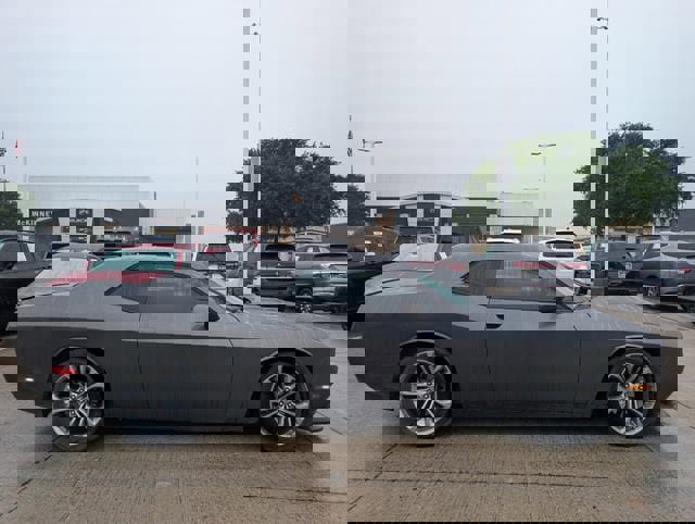 Used 2020 Dodge Challenger R/T RWD image 3