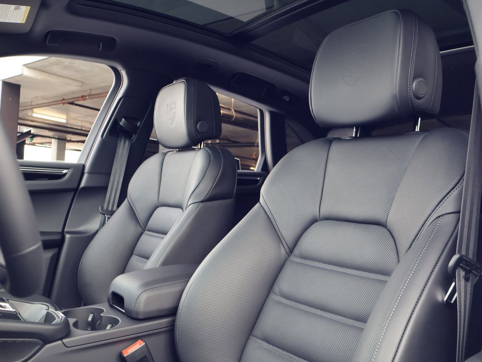 New 2026 Porsche Macan Turbo image 5