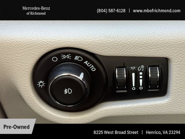 Used 2024 Chrysler Pacifica Touring-L FWD image 23