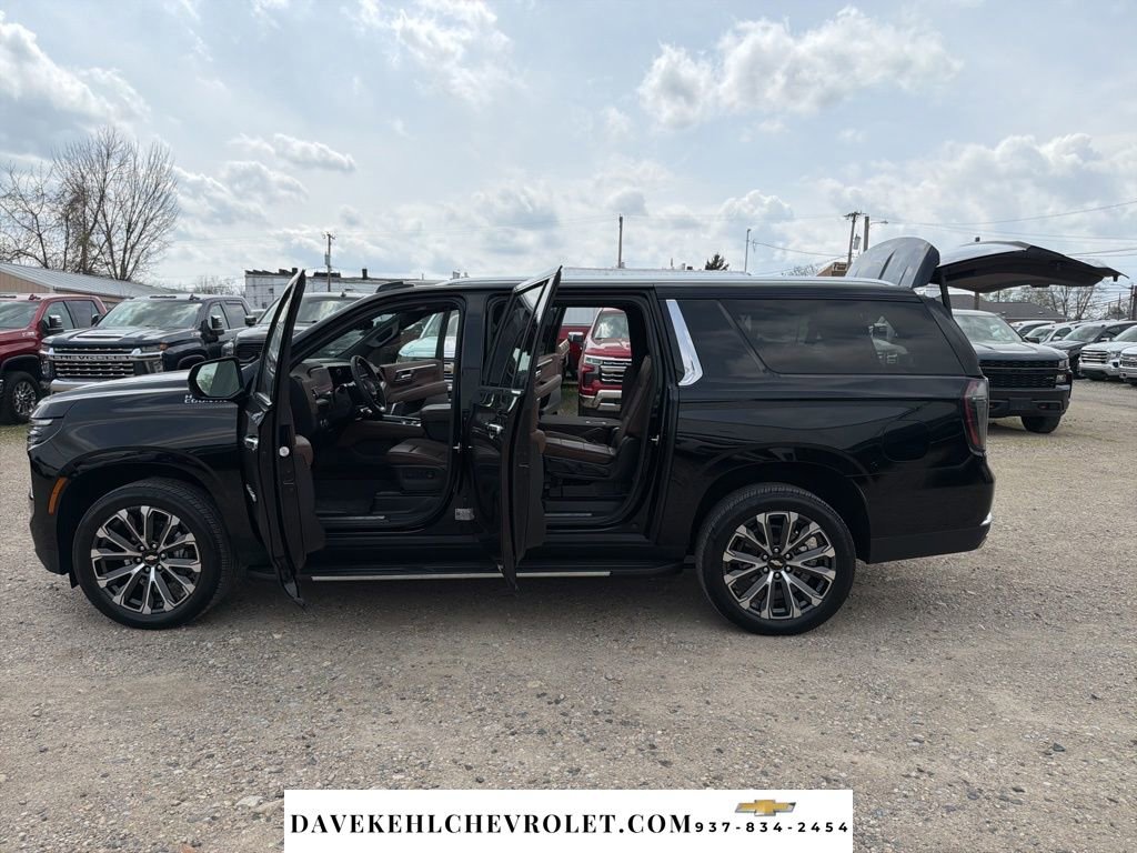 Used 2025 Chevrolet Suburban High Country w/ Sun And Tow Package AWD/4WD image 33