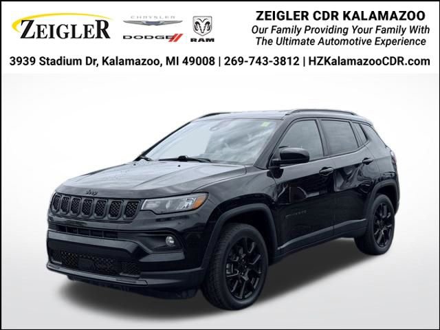 Used 2023 Jeep Compass Latitude w/ Convenience Group AWD/4WD image 1