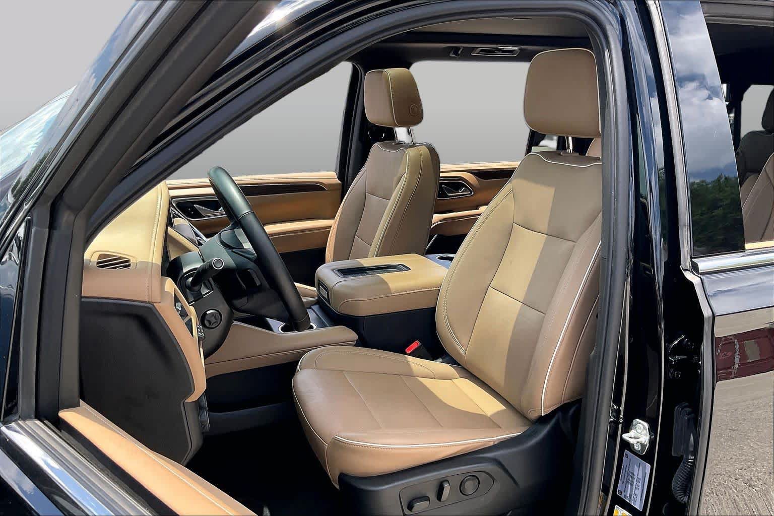 Used 2023 Chevrolet Suburban Premier AWD/4WD image 8