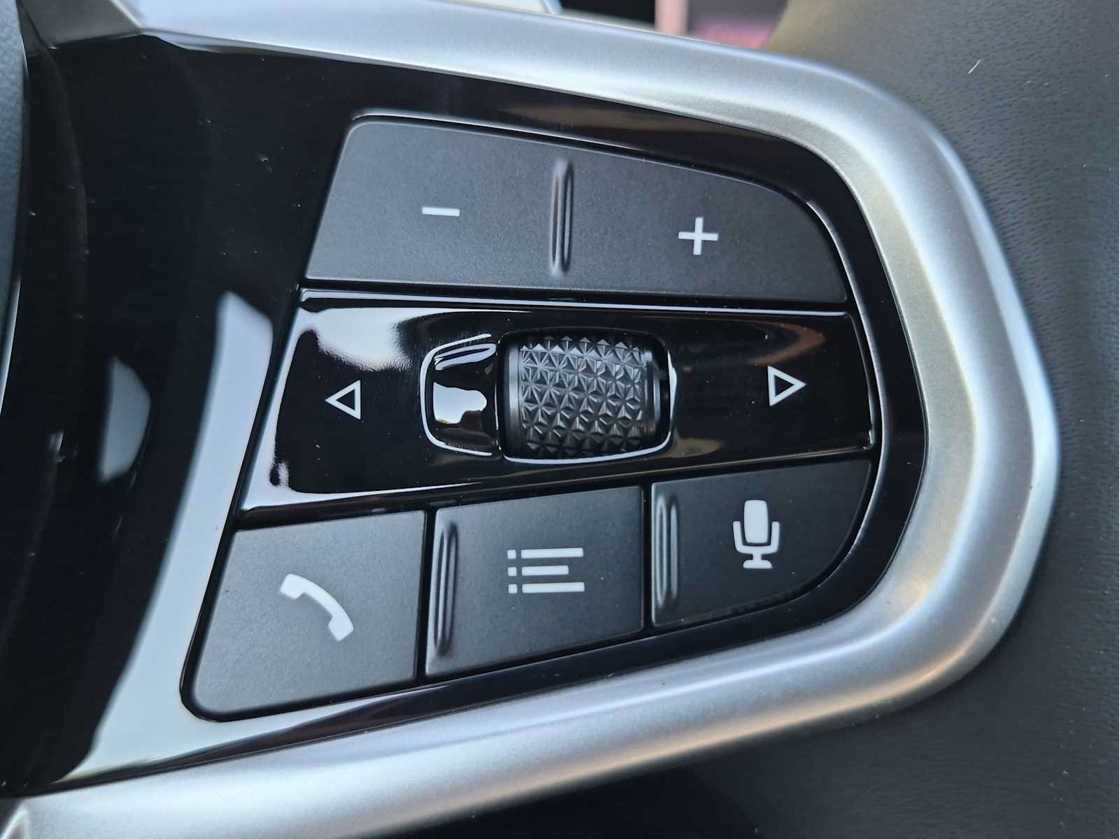 New 2026 BMW 330i xDrive Sedan w/ M Sport Package AWD/4WD image 27