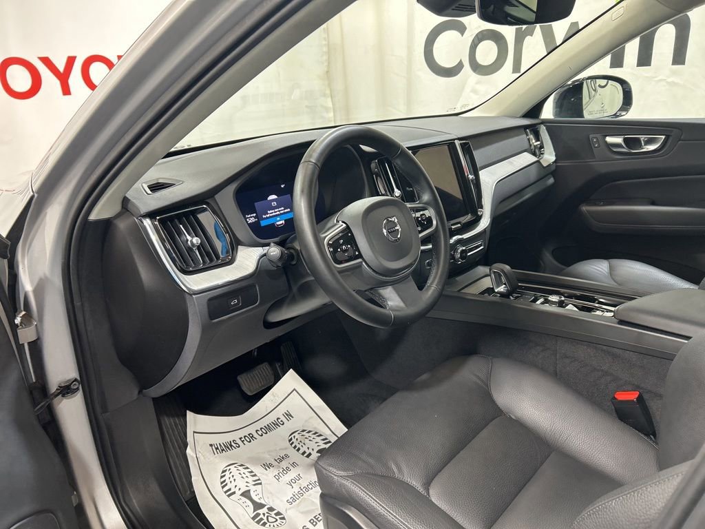 Used 2025 Volvo XC60 B5 Plus image 22