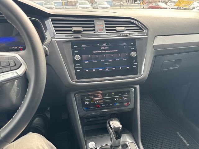 Certified 2024 Volkswagen Tiguan SE w/ Panoramic Sunroof Package image 23