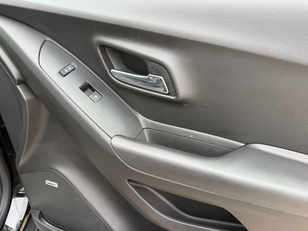 Used 2018 Chevrolet Trax Premier w/ Midnight Edition FWD image 43