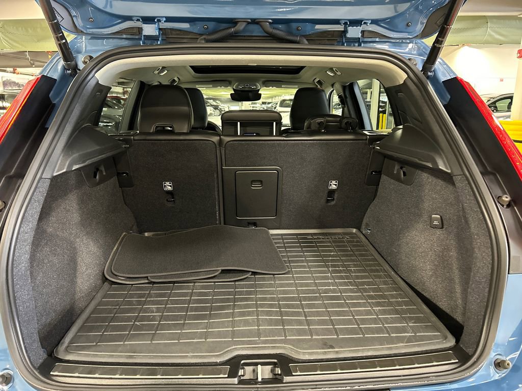 Certified 2023 Volvo XC40 B5 Plus w/ Driver Assist Package image 27