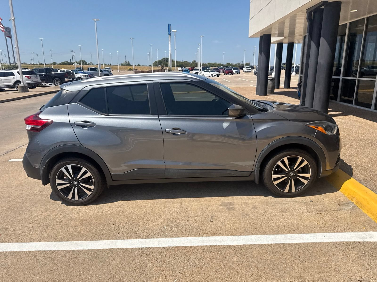 Used 2019 Nissan Kicks SV FWD image 8