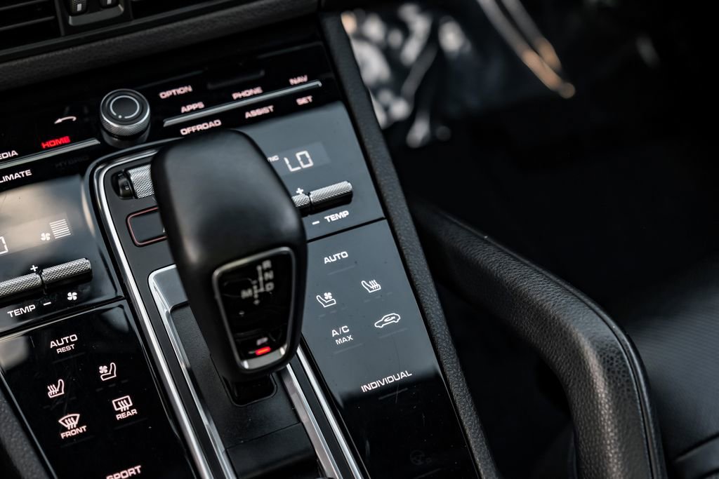 Used 2021 Porsche Cayenne image 27