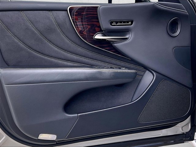 Used 2022 Lexus LS 500 w/ Interior Upgrade Package RWD image 18