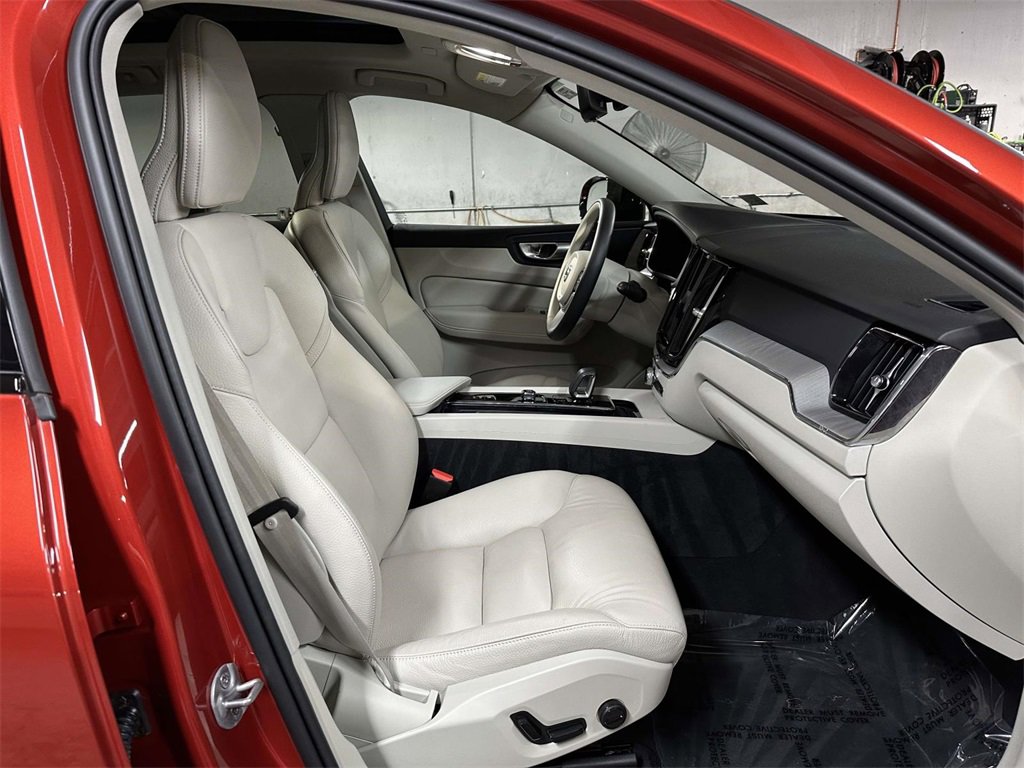Used 2024 Volvo XC60 T8 Plus w/ Protection Package Premier image 28