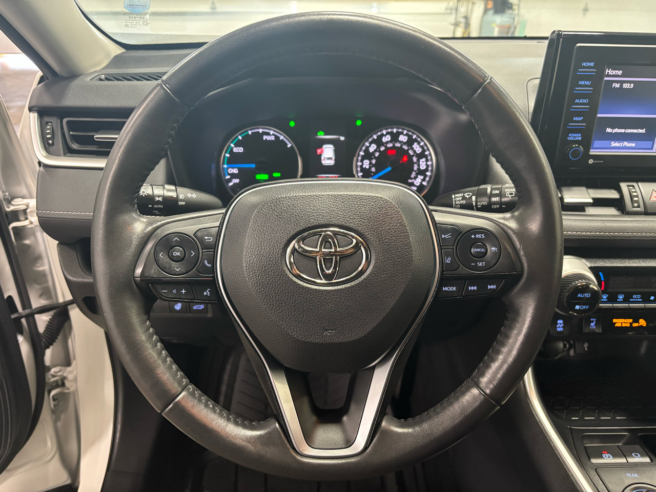 Used 2021 Toyota RAV4 XLE Premium image 32
