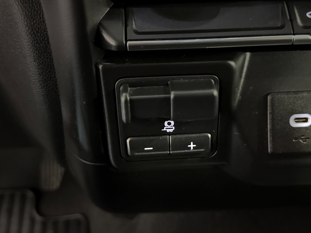 Used 2022 Chevrolet Silverado 2500 Custom w/ Custom Value Package image 28