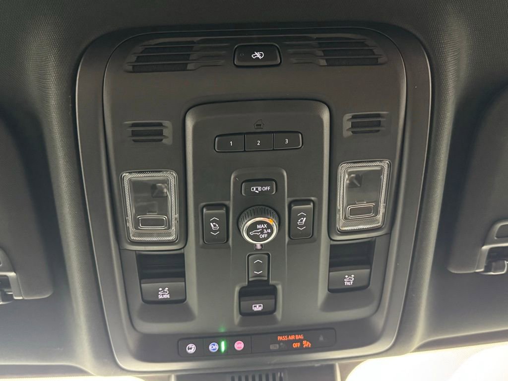Used 2023 GMC Yukon Denali Ultimate AWD/4WD image 39