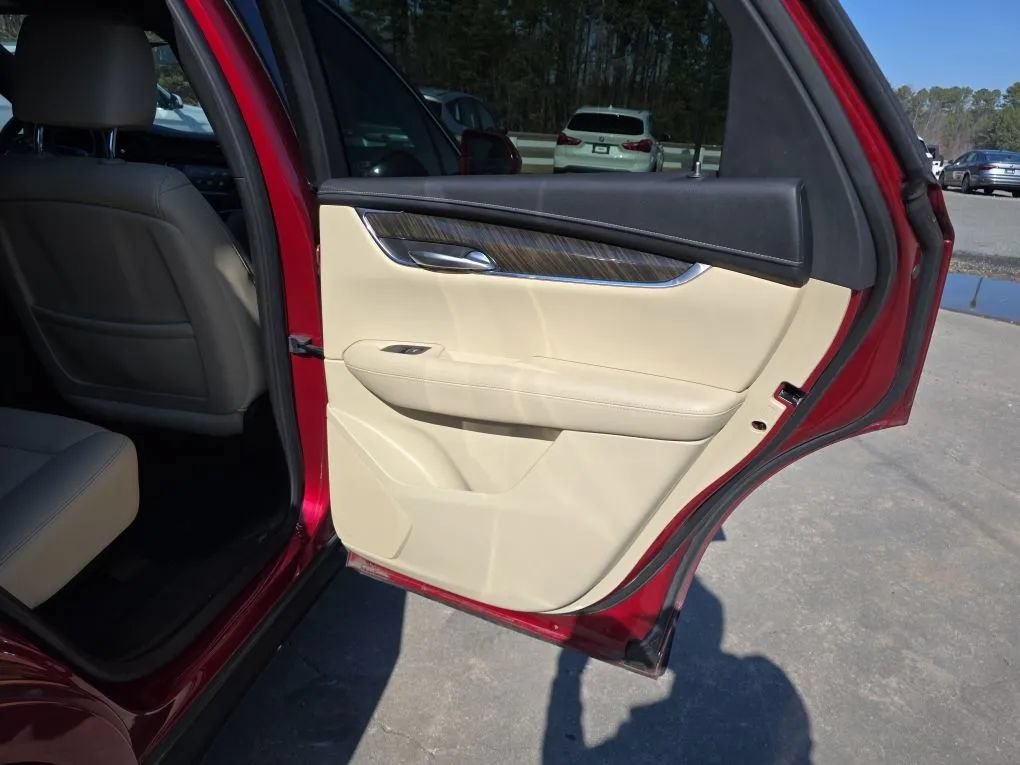 Used 2019 Cadillac XT5 AWD image 45