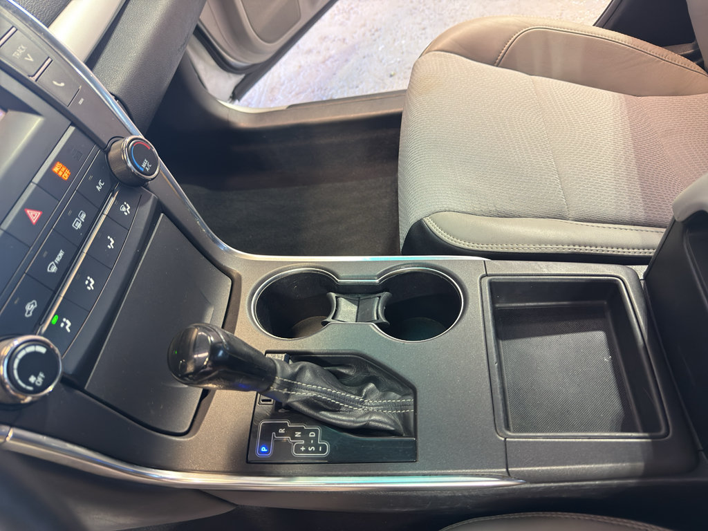 Used 2016 Toyota Camry SE FWD image 20