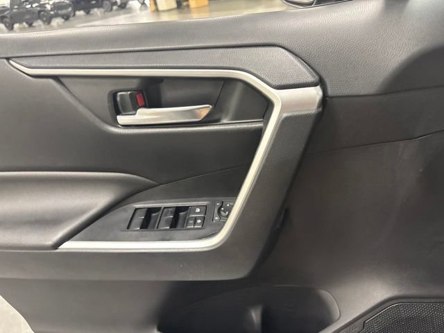 Used 2020 Toyota RAV4 XLE AWD/4WD image 26