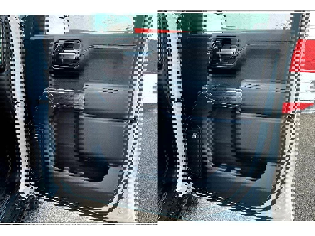 Used 2021 Chevrolet Silverado 1500 LTZ w/ LTZ Premium Package image 20