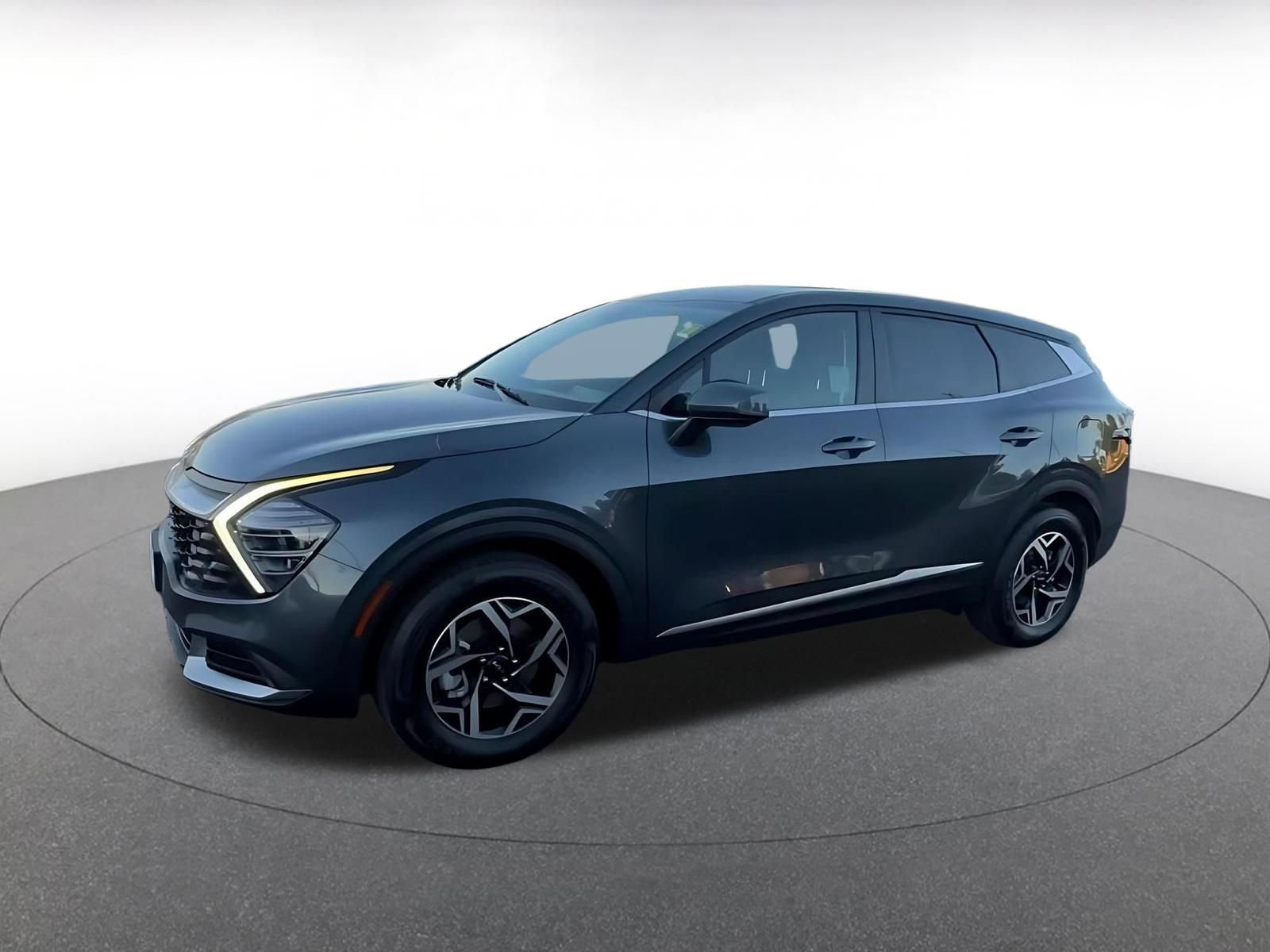 Used 2025 Kia Sportage LX image 8