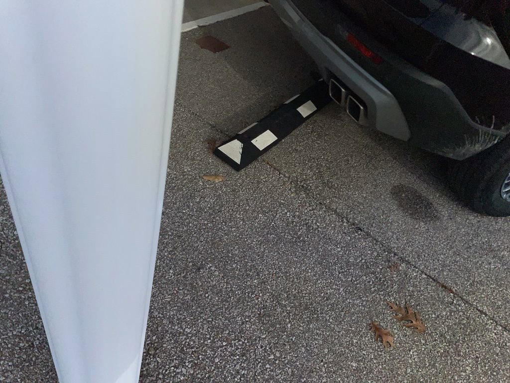 Used 2025 Chevrolet Traverse LT image 3