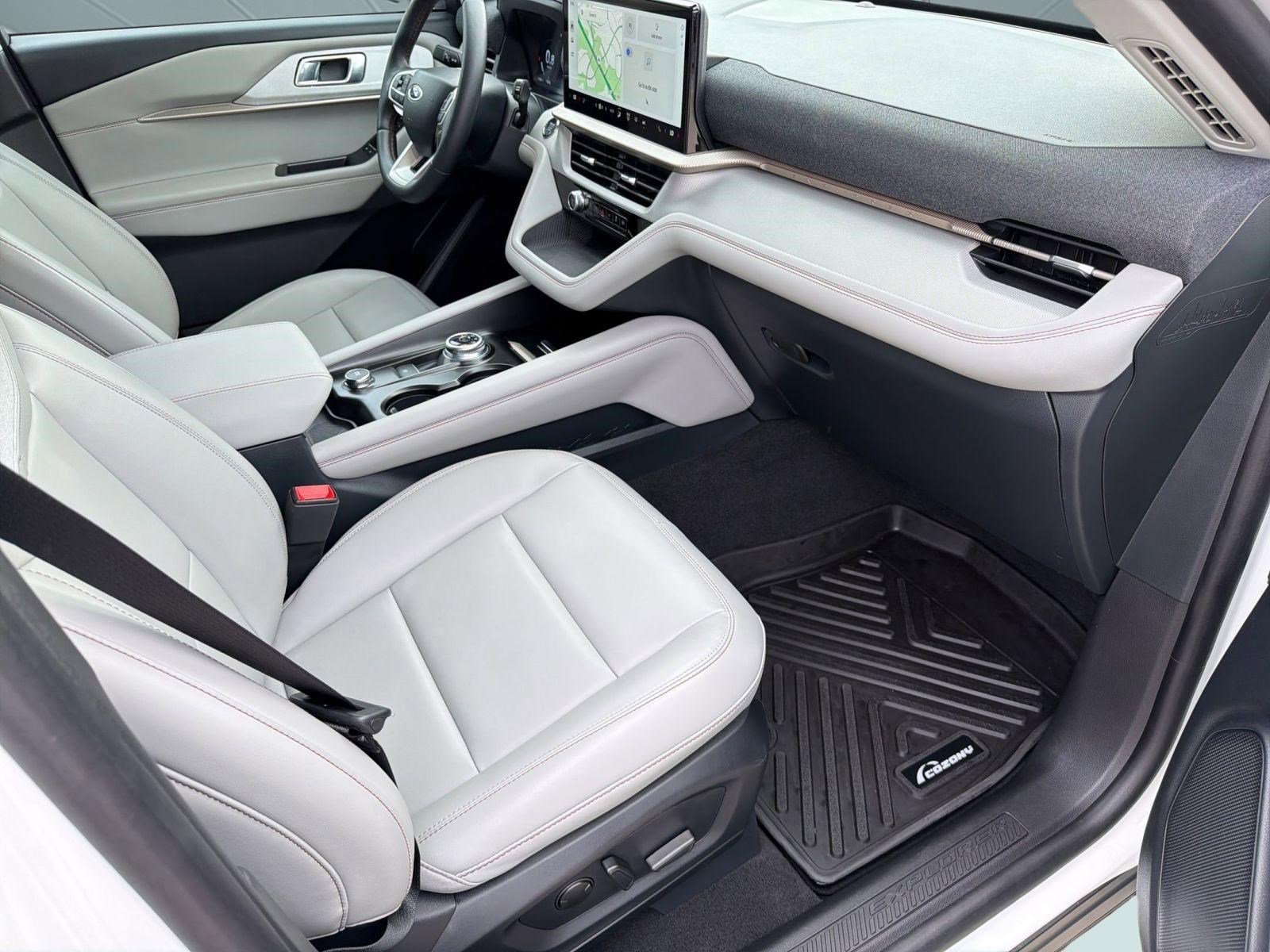 Used 2025 Ford Explorer Active w/ Active Comfort Package image 31