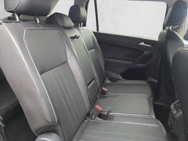 Used 2024 Volkswagen Tiguan SE image 25