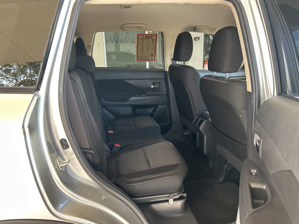 Used 2019 Mitsubishi Outlander ES image 23
