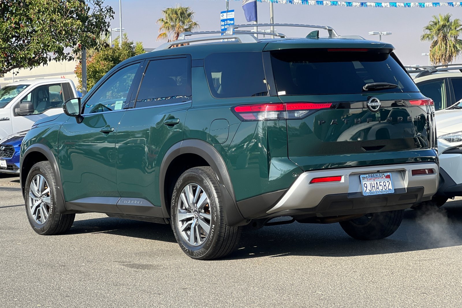 Certified 2024 Nissan Pathfinder SL w/ Black Appearance Package FWD image 6
