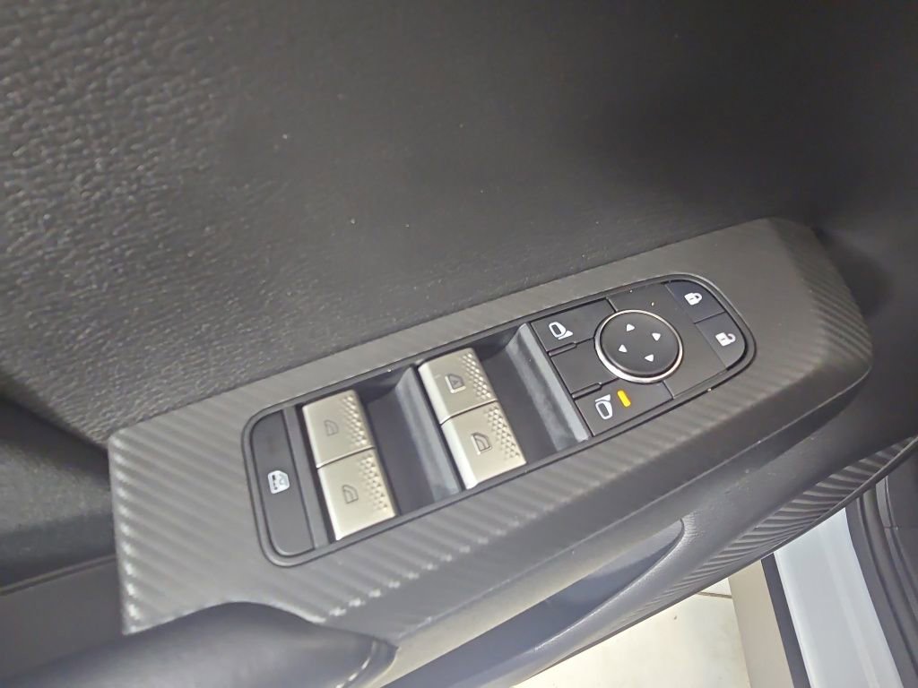 Used 2024 Mitsubishi Outlander ES FWD image 11