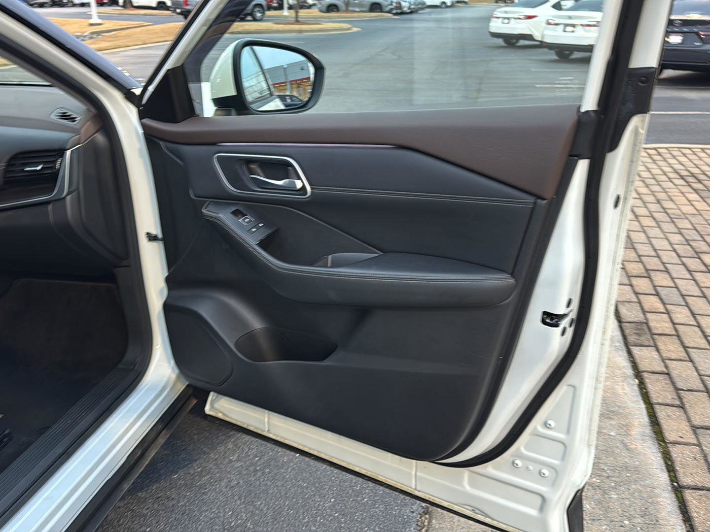 Used 2023 Nissan Rogue Platinum w/ Platinum Premium Package image 12