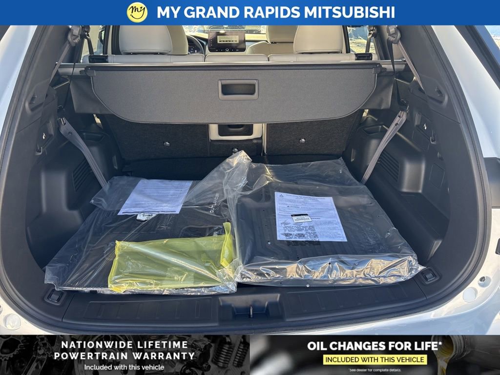 New 2026 Mitsubishi Outlander SEL image 17