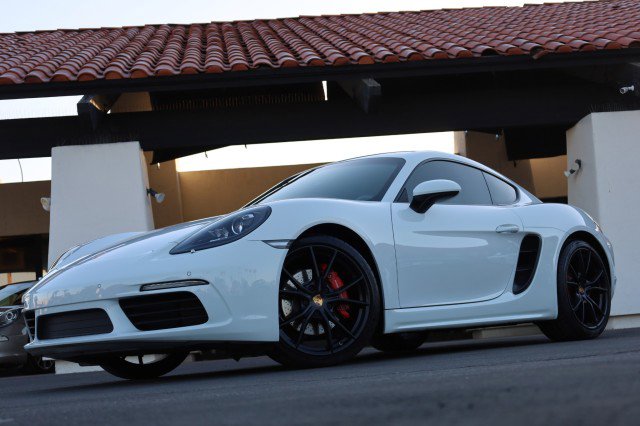Used 2019 Porsche 718 Cayman RWD image 3
