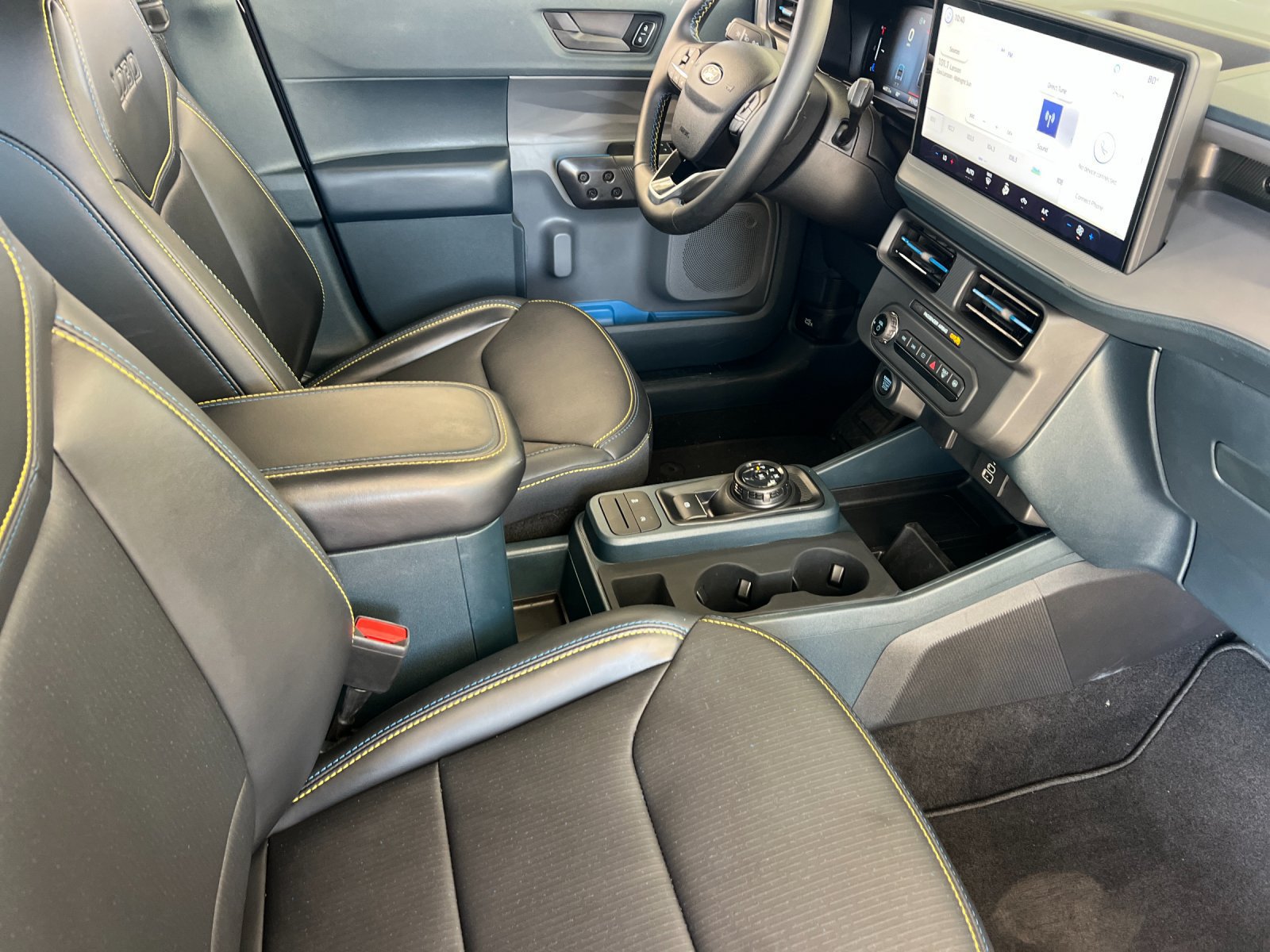 Used 2025 Ford Maverick Lobo AWD/4WD image 16