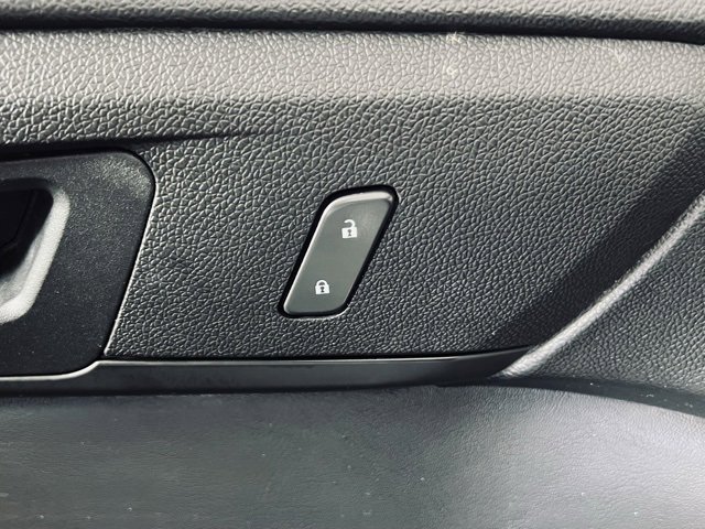 Used 2013 Chevrolet Traverse LT image 24