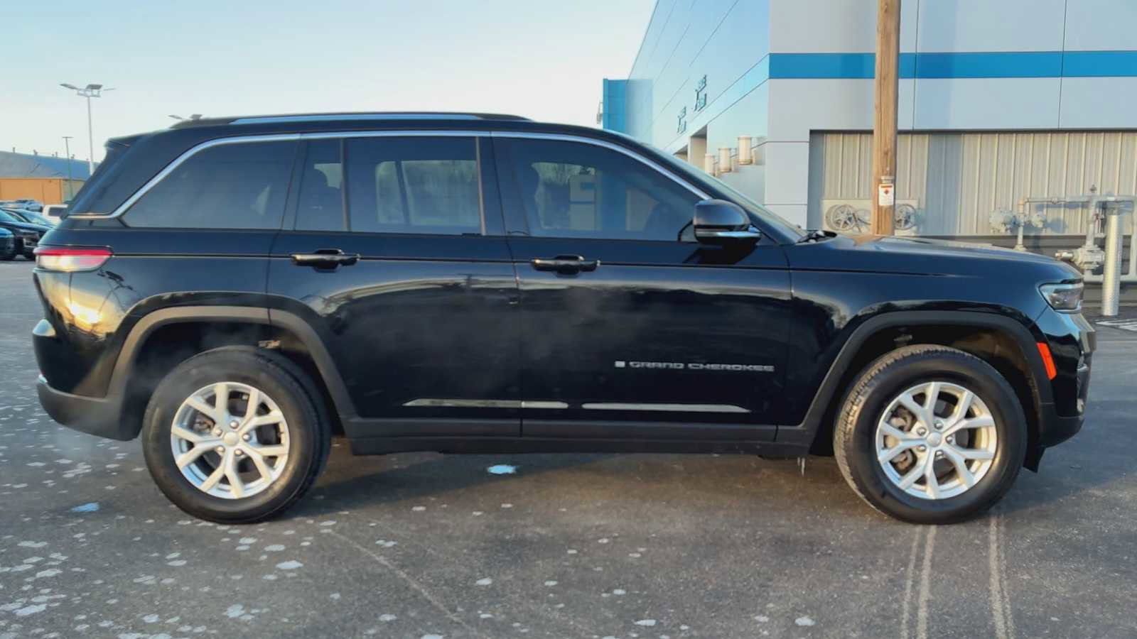 Used 2023 Jeep Grand Cherokee Limited image 9