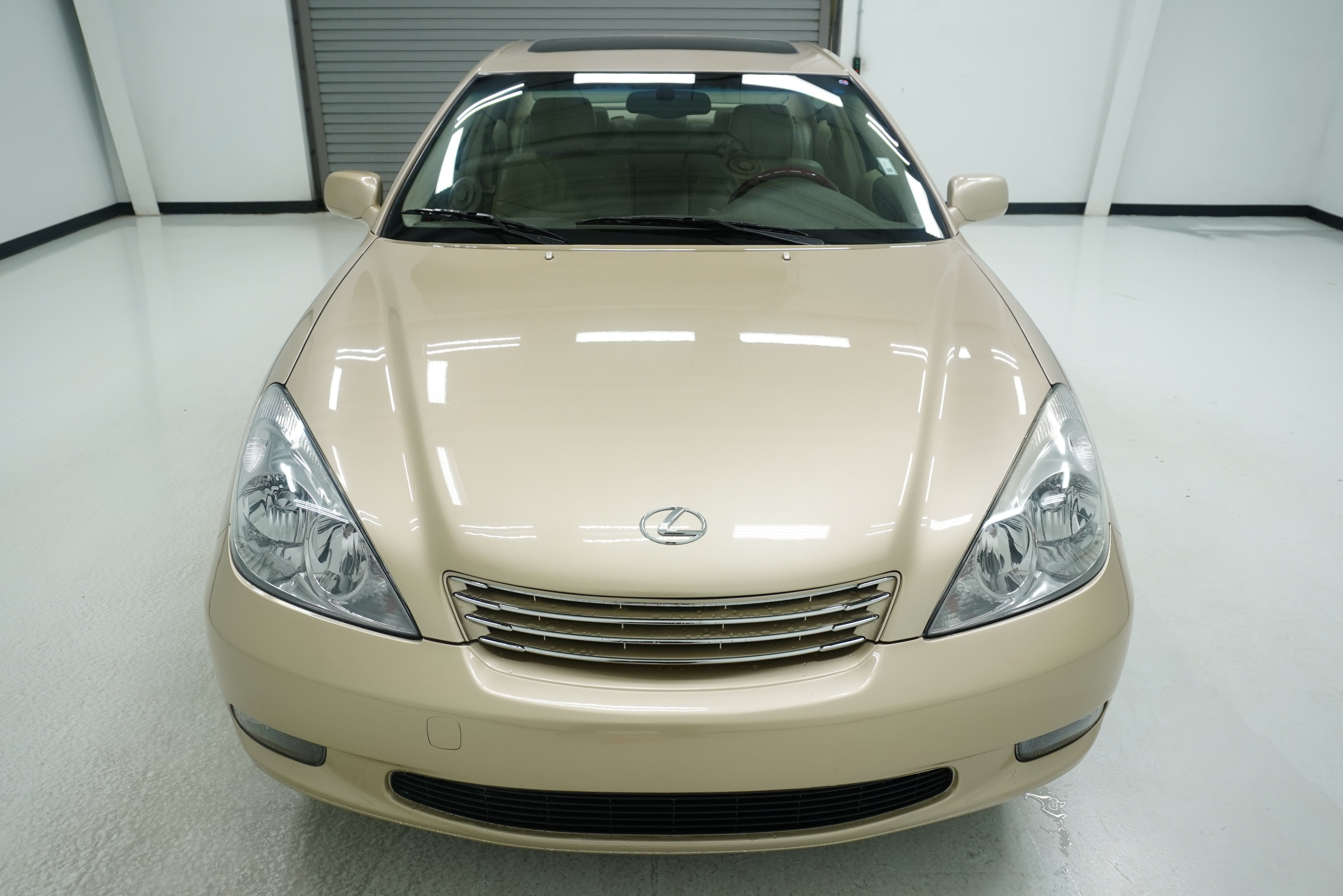 Used 2004 Lexus ES 330 w/ Premium Pkg FWD image 2
