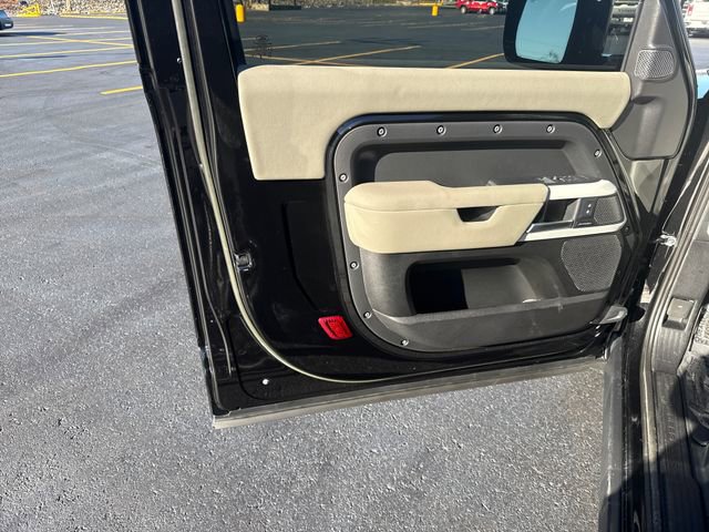 Used 2023 Land Rover Defender 90 S image 18