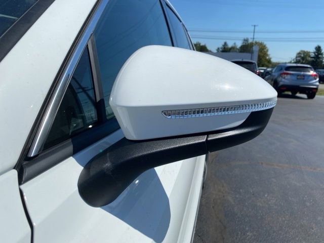 New 2025 Volkswagen Tiguan SE image 13