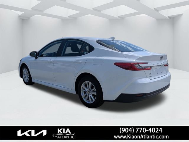 Used 2025 Toyota Camry LE FWD image 5