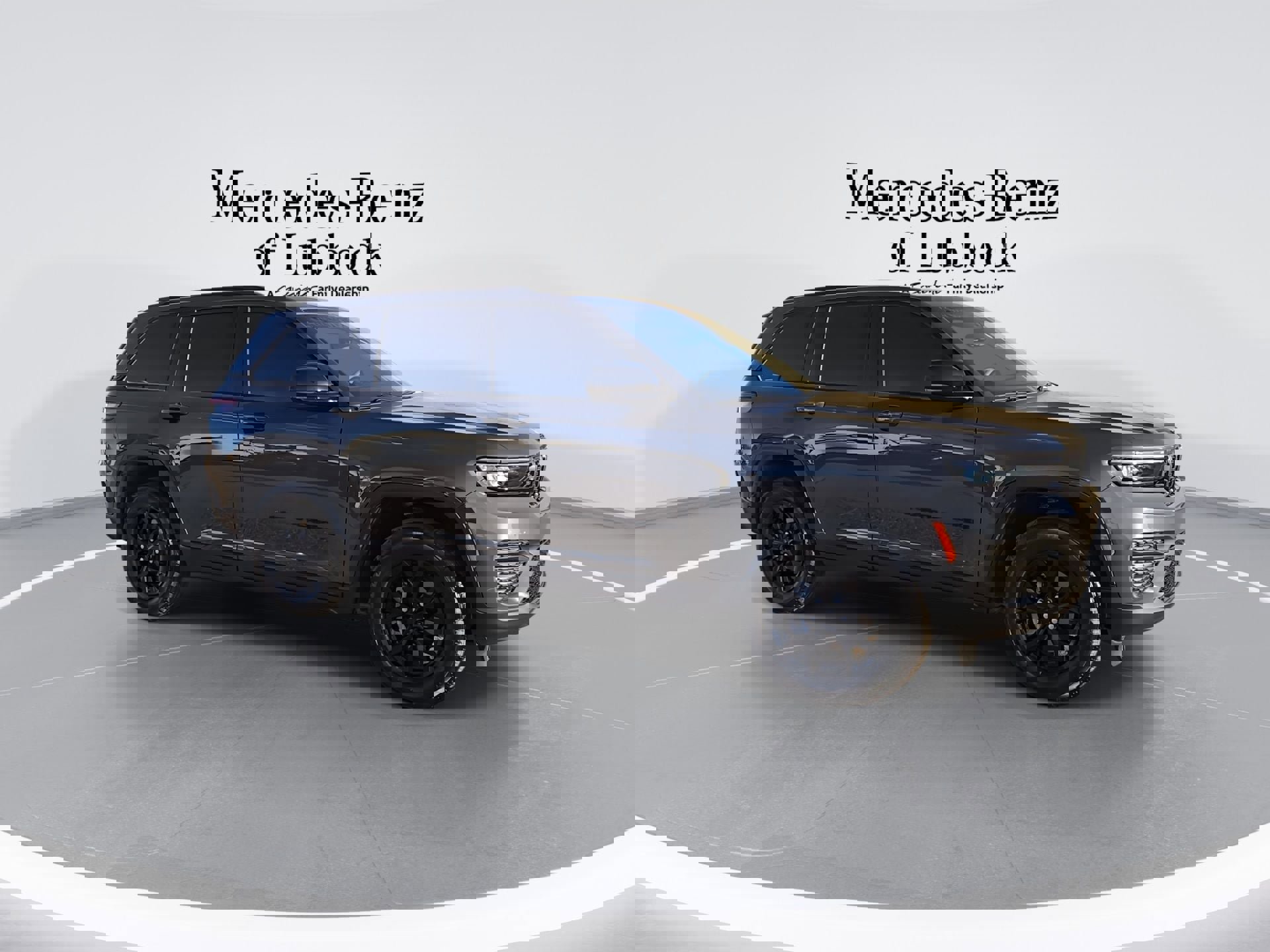 Used 2025 Jeep Grand Cherokee Altitude image 9