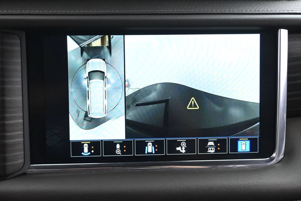 Used 2023 GMC Yukon XL Denali AWD/4WD image 31