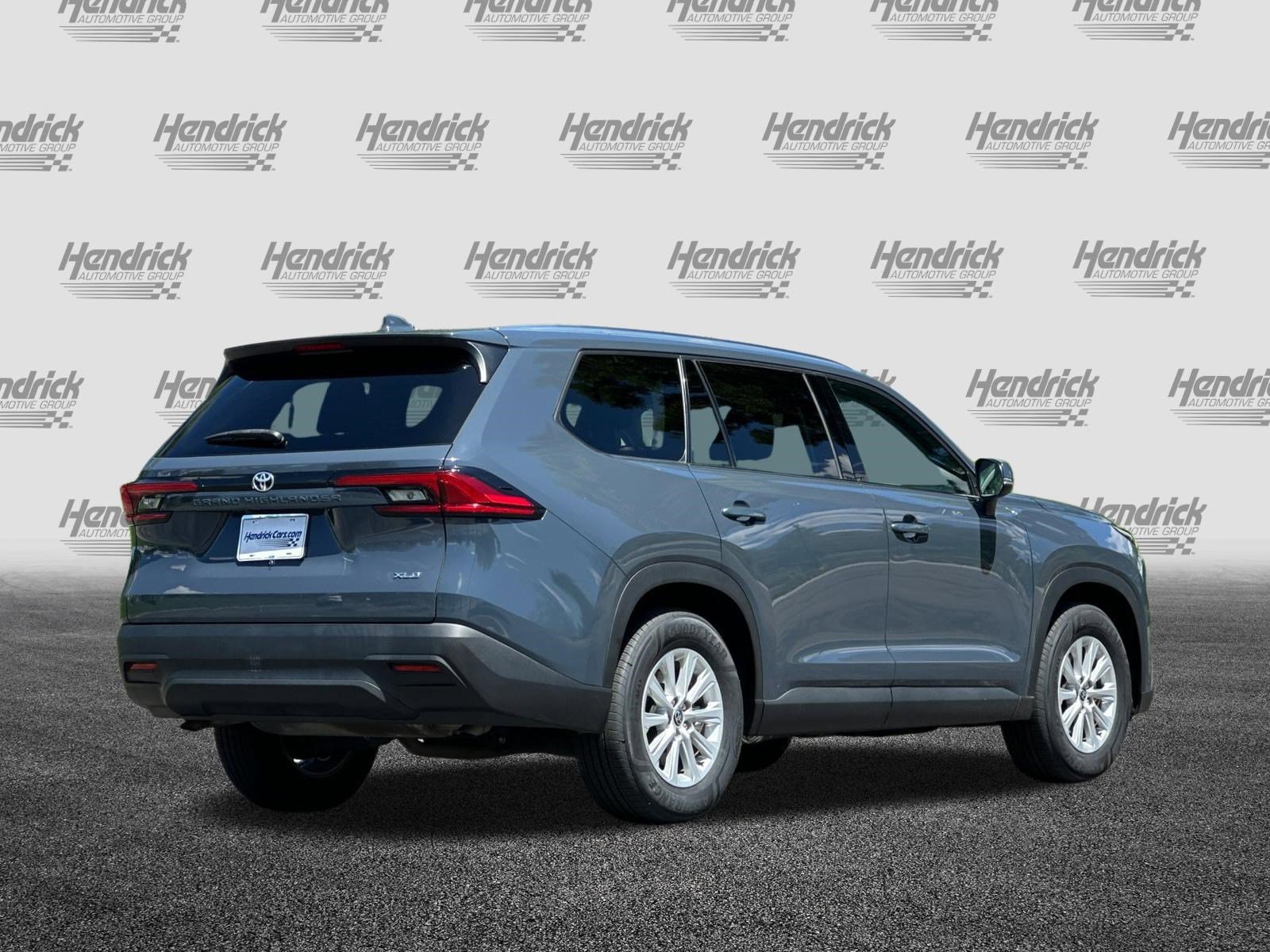 Used 2024 Toyota Grand Highlander XLE FWD image 5