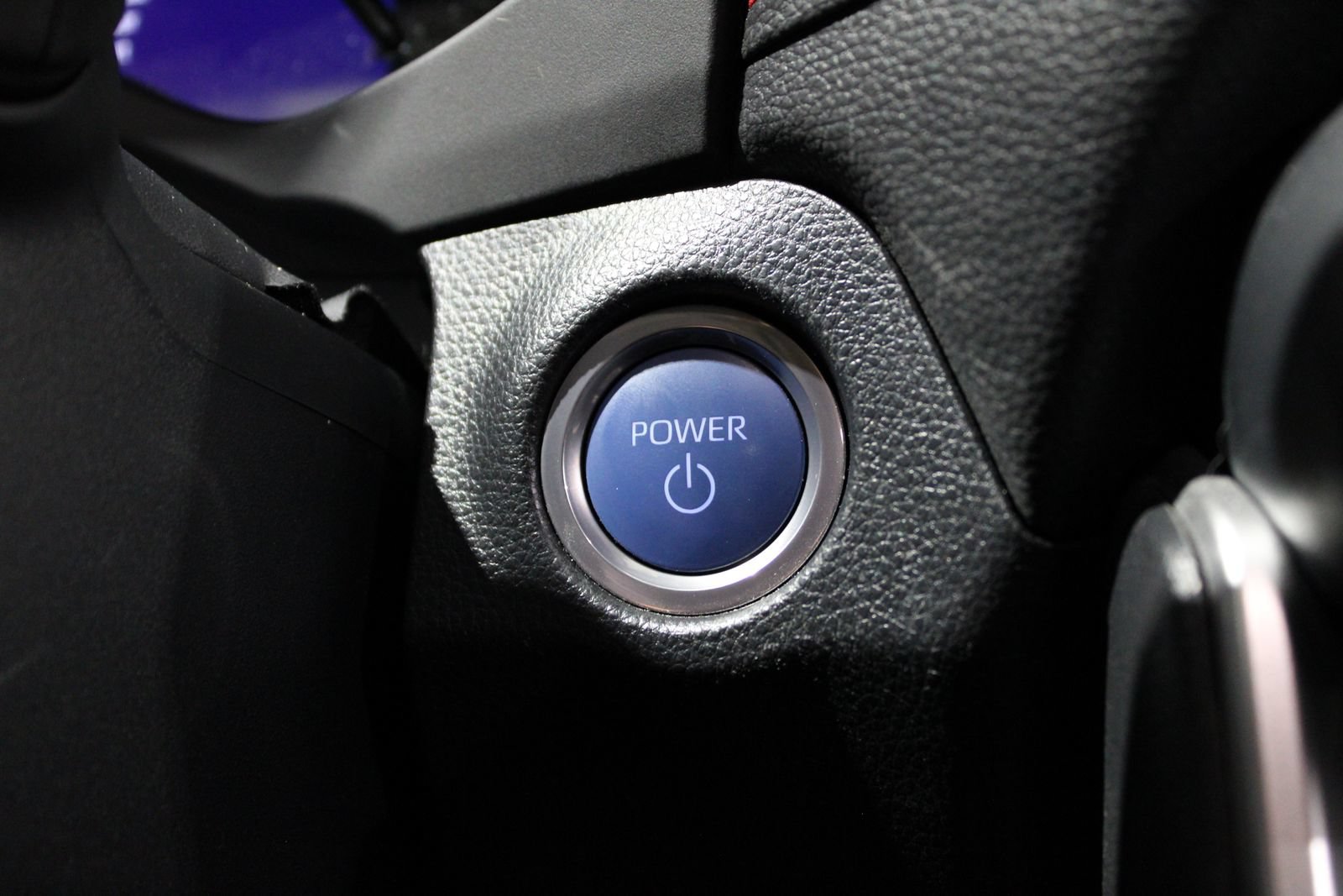 Used 2022 Toyota RAV4 SE w/ Weather & Moonroof Package AWD/4WD image 29