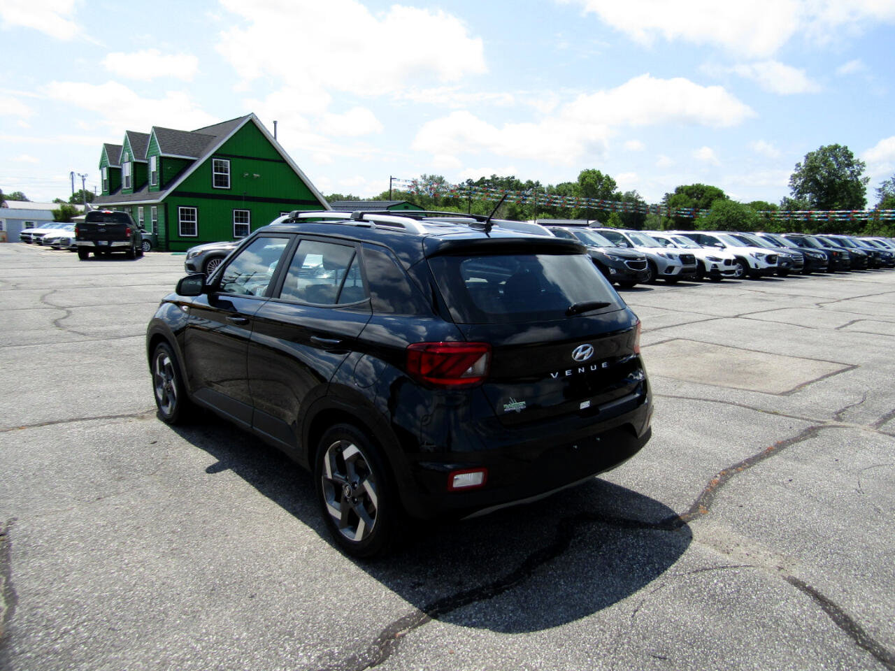 Used 2024 Hyundai Venue SEL image 5