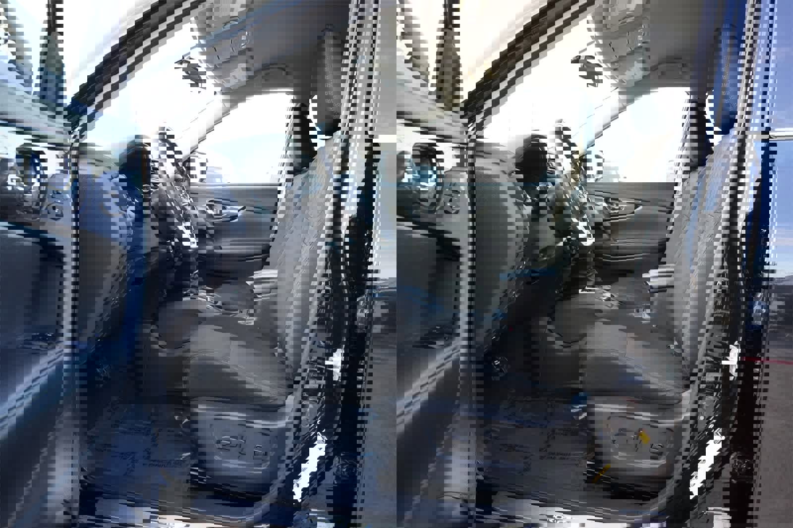 Used 2018 Nissan Rogue SV image 17