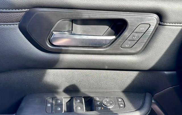 Used 2025 Nissan Armada Platinum AWD/4WD image 27