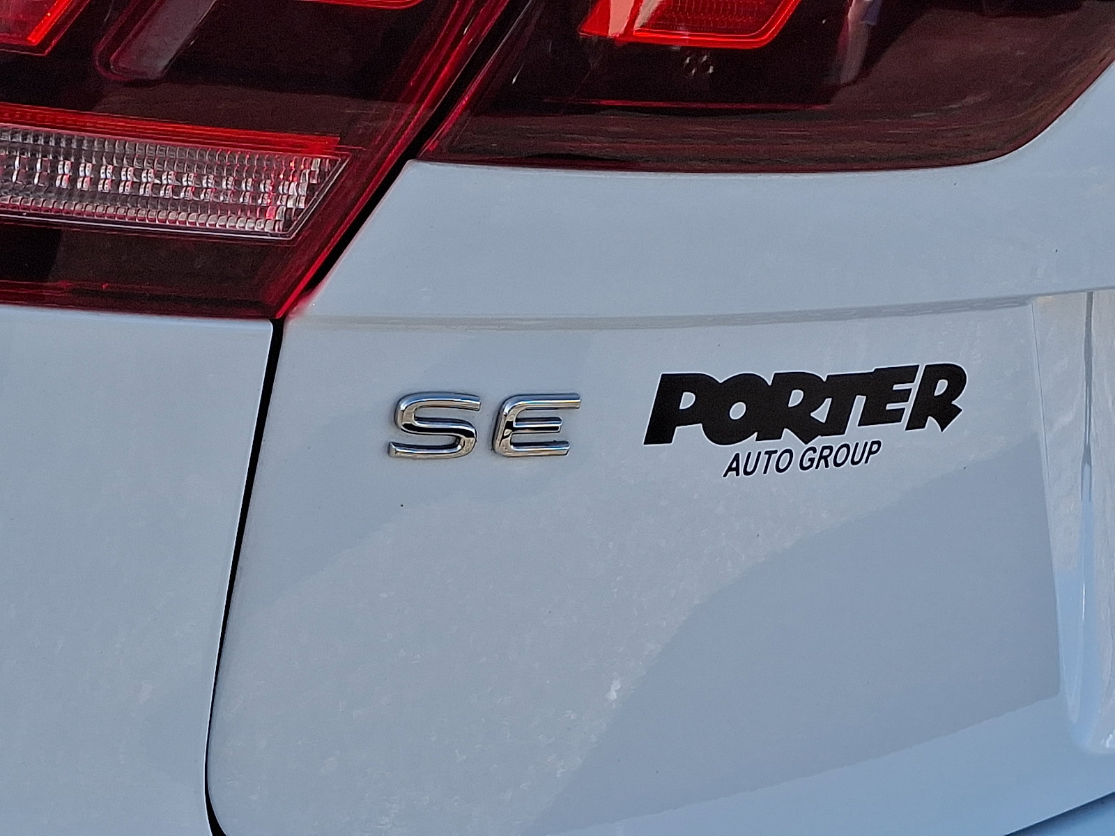 Used 2022 Volkswagen Tiguan SE R-Line image 33