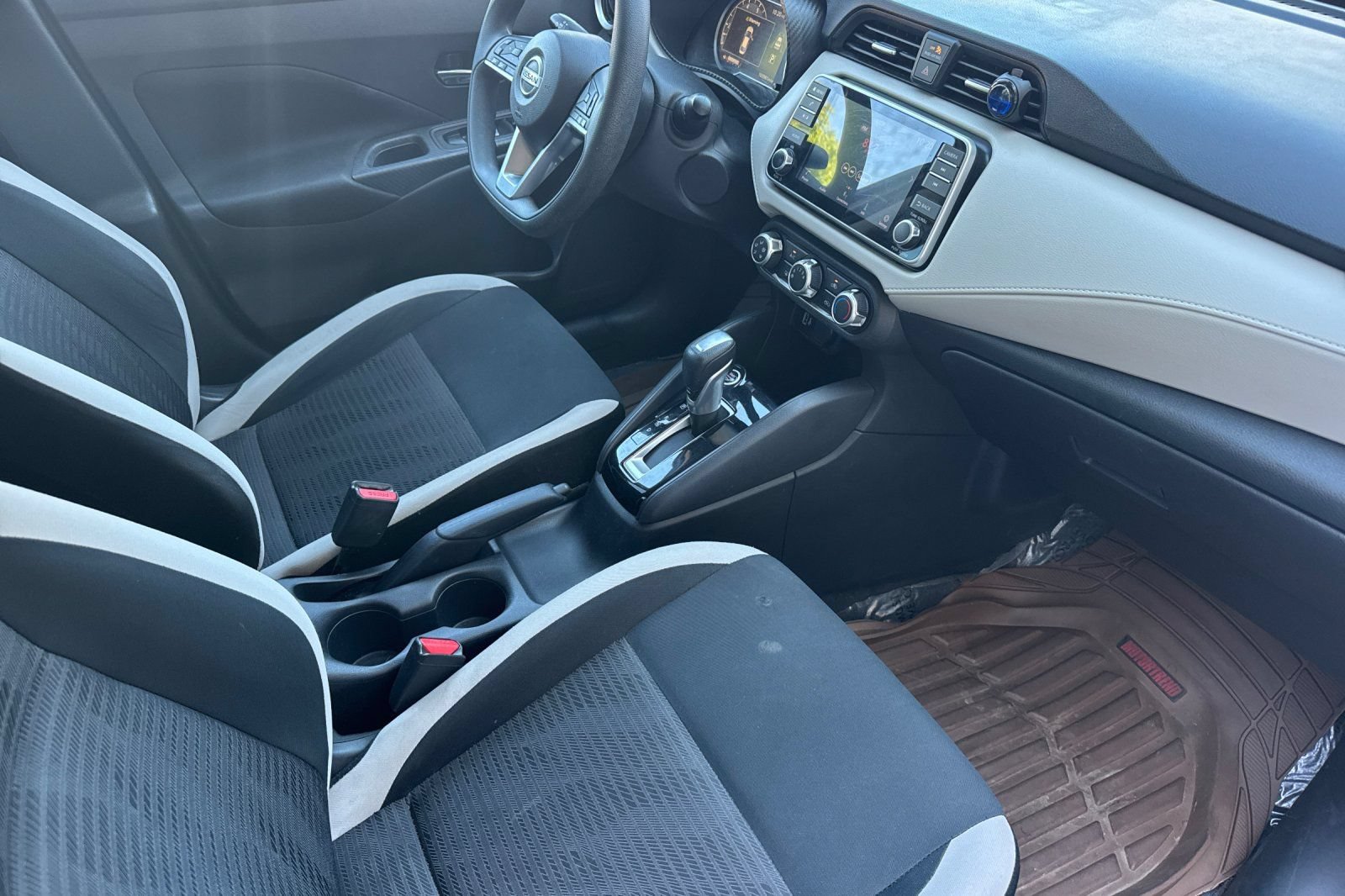Used 2021 Nissan Versa SV FWD image 18