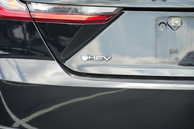 Used 2025 Toyota Camry SE FWD image 12